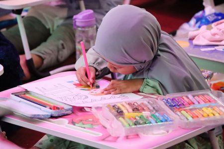 MEWARNAI GAMBAR DENGAN PENSIL WARNA