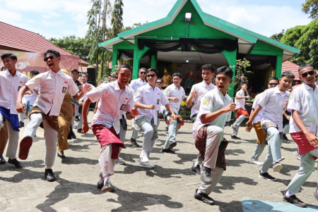 FLASHMOB TARI JAPIN 
