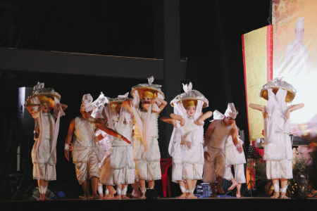 TARI TRADISIONAL KALIMANTAN SELATAN
