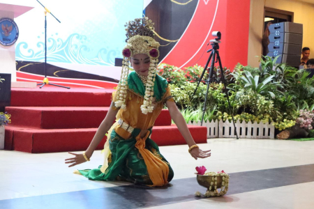 TARI BAKSA KEMBANG