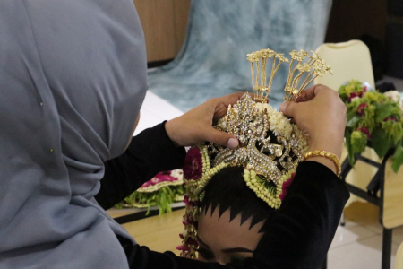 PASANGKAN MAHKOTA
