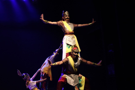 TARI HINAK BUJANG