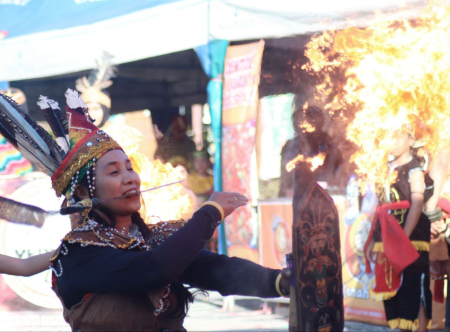 ATRAKSI KHAS DAYAK