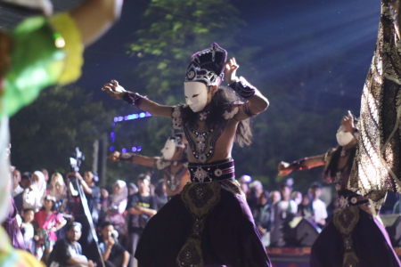 TARI KREASI TOPENG