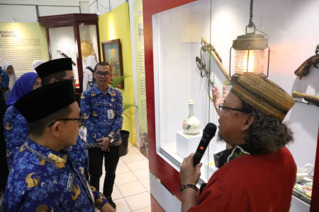 JELASKAN KOLEKSI PAMERAN TEMPORER