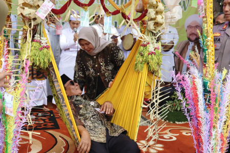 TRADISI BAAYUN MAULID