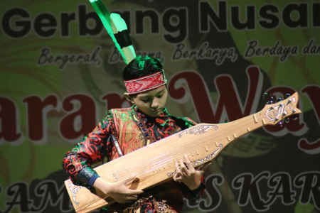 ALAT MUSIK SAPE