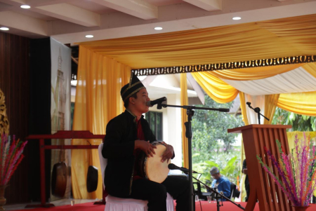 SENI BERTUTUR KATA