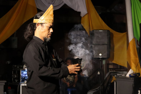 BAKAR KEMENYAN