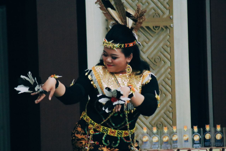 TARI DAYAK