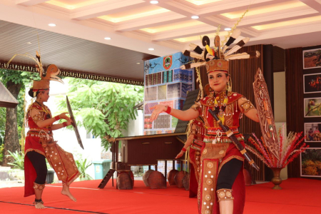 TARI DAYAK