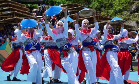 TARI SALOY TIDORE