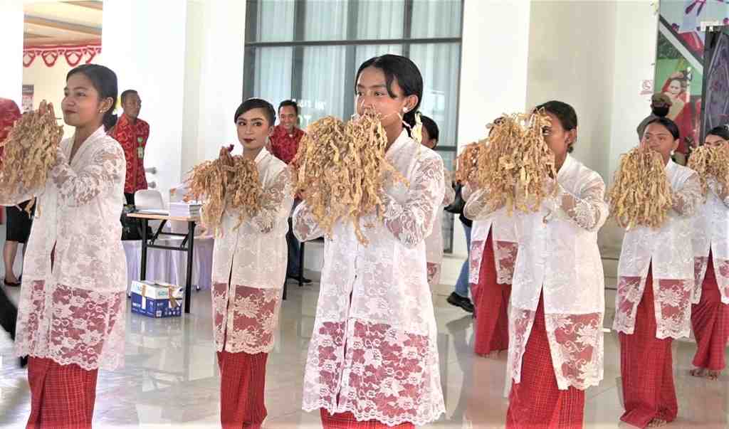 TARIAN PENGHORMATAN