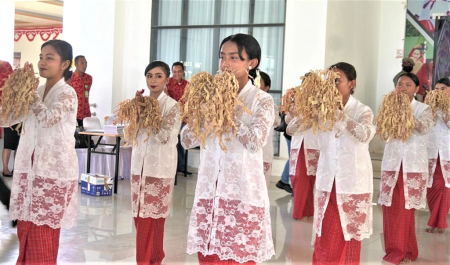TARIAN PENGHORMATAN