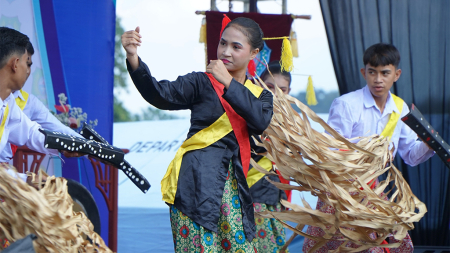 TARI KREASI PENYAMBUTAN