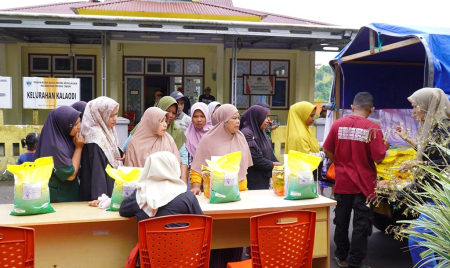 ANTRE MEMBELI BERAS