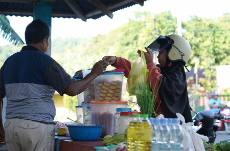 BELANJA KEBUTUHAN POKOK RUMAH TANGGA