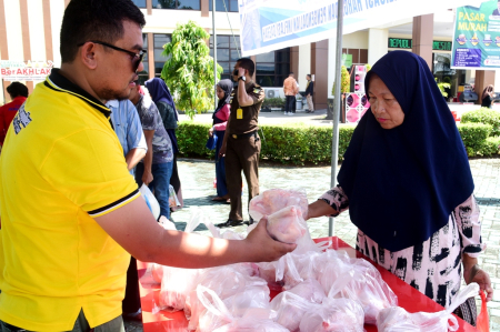 BELI DAGING AYAM