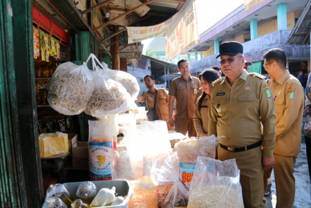 PJ GUBERNUR KALBAR TINJAU PASAR DAHLIA PONTIANAK