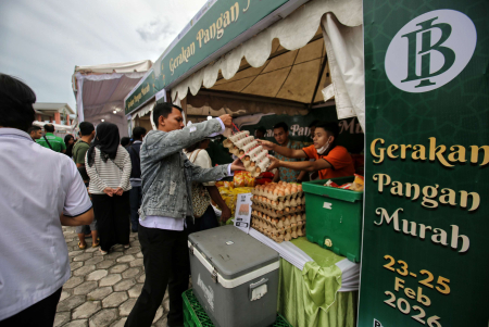 LAYANI PEMBELI TELUR 