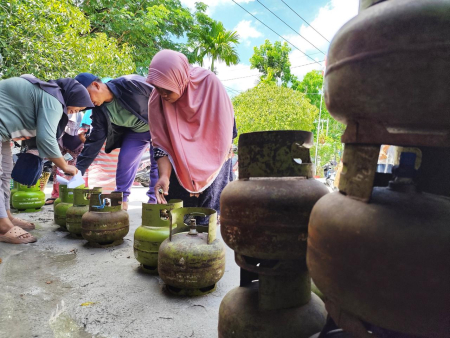 SUSUN ANTREAN TABUNG GAS