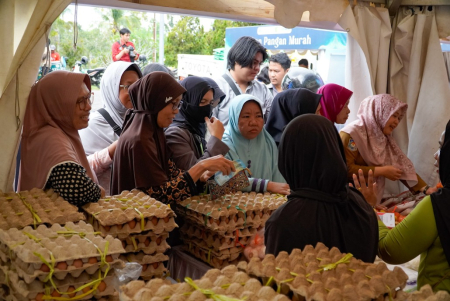 ANTRE MEMBELI TELUR