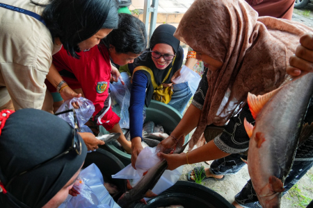 IKAN SEGAR DI OPERASI PASAR PENYEIMBANG