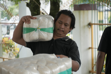 ANGKUT GULA PASIR