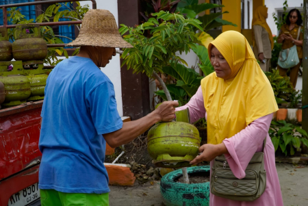 SERAHKAN TABUNG GAS ELPIJI 3 KG