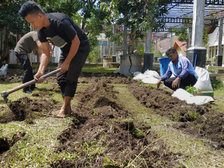 AKSI MENANAM BERSAMA 