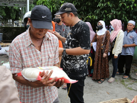 MEMBAWA BERAS MURAH