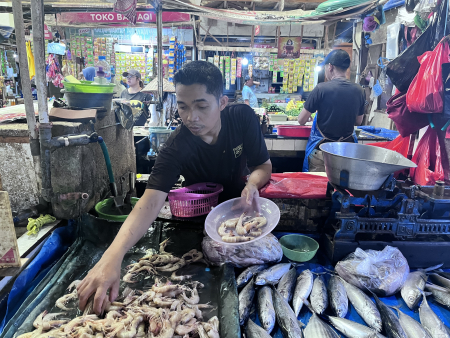 PENJUAL UDANG SEGAR