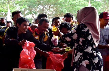 MELAYANI PENGEMUDI OJOL DAN BENTOR
