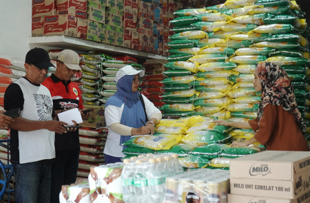 PANTAU PERSEDIAAN BERAS DAN GULA PASIR
