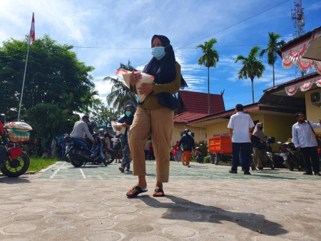 MEMBAWA BERAS MURAH