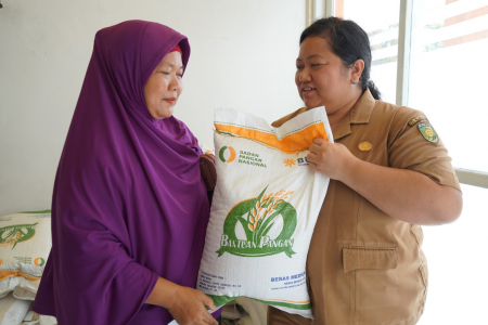 SERAHKAN BERAS BANTUAN PANGAN