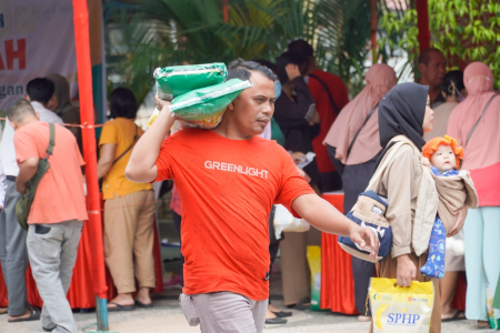 MEMBAWA BERAS 