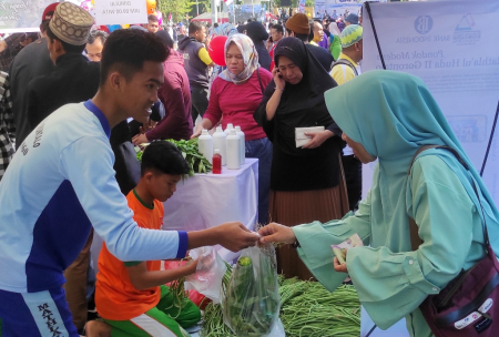 SANTRI BERJUALAN