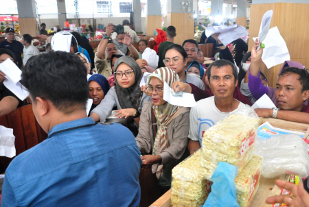 SYARAT MEMBELI CABAI DAN TOMAT