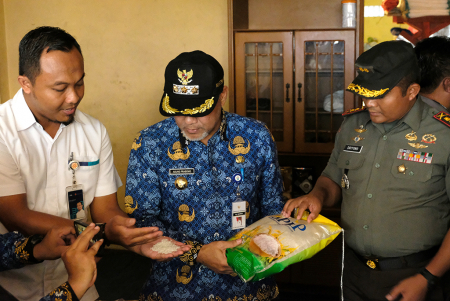 MENUNJUKAN KUALITAS BERAS