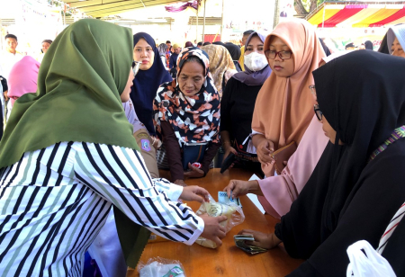 TEKAN ANGKA KEMISKINAN