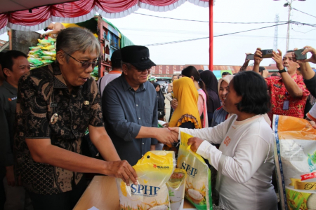  OPERASI PASAR MURAH di SINTANG