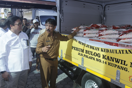PELUNCURAN PROGRAM PASAR MURAH DI KUPANG
