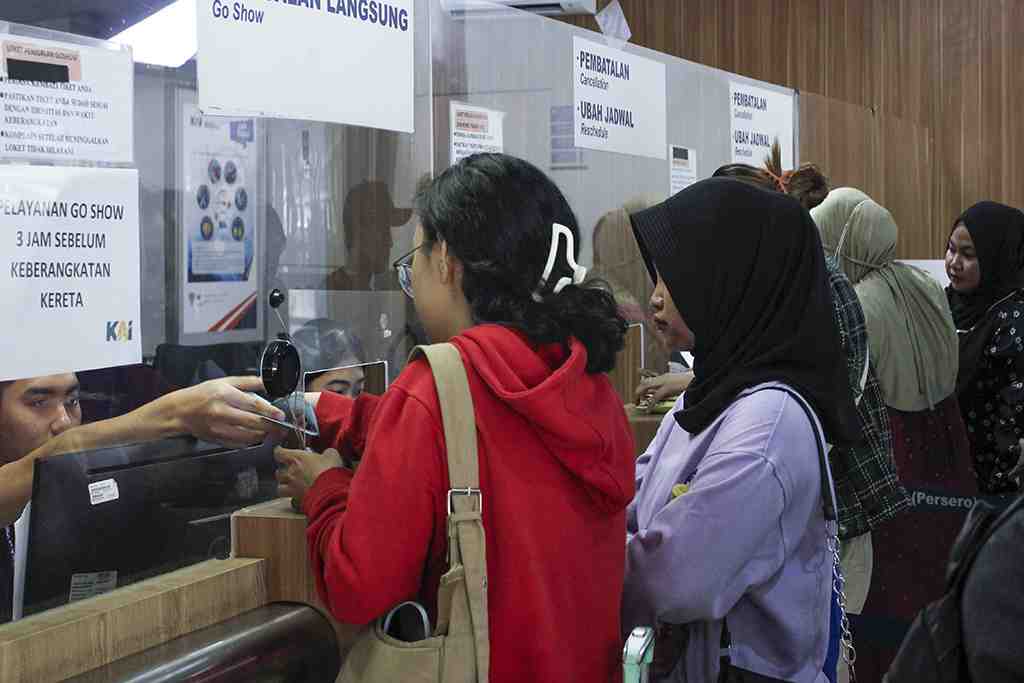 PENJUALAN TIKET KAI SAAT NATARU