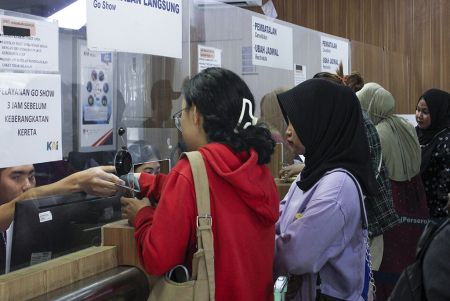 PENJUALAN TIKET KAI SAAT NATARU