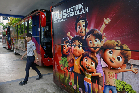 BUS LISTRIK UNTUK ANAK SEKOLAH DI MAKASSAR