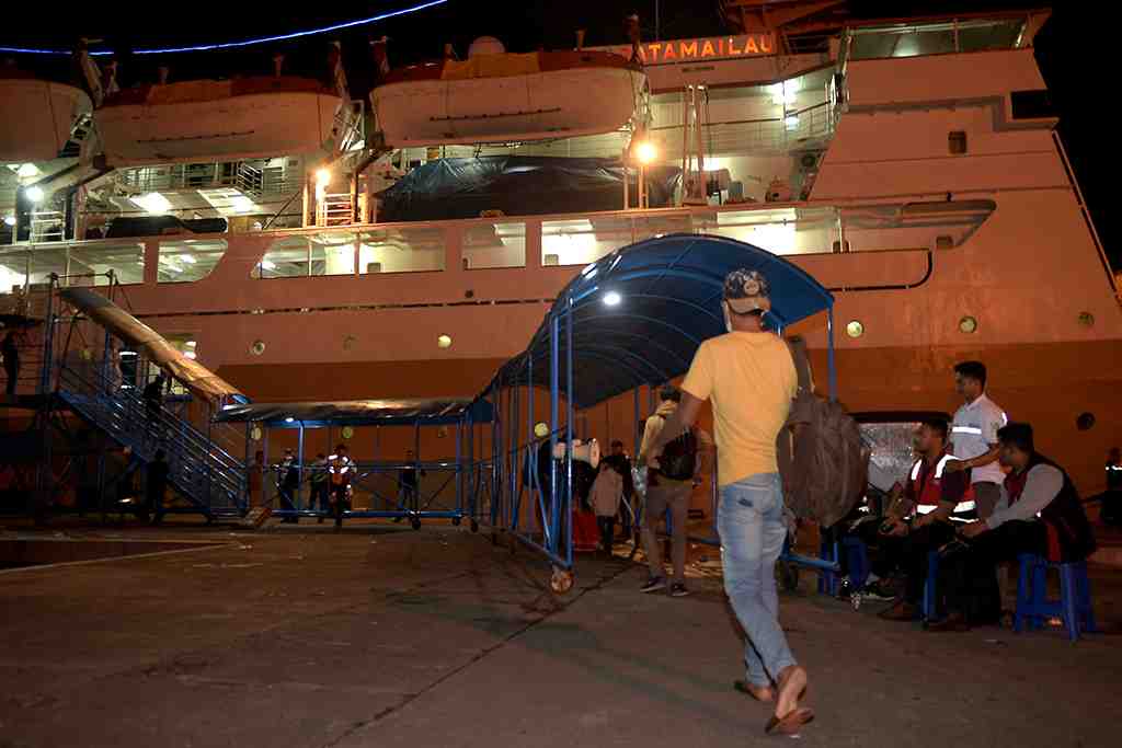 MUDIK NATAL JALUR LAUT INDONESIA TIMUR