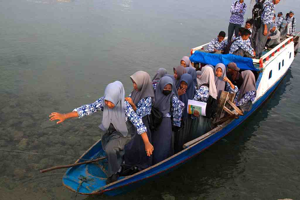 PERJUANGAN PELAJAR KE SEKOLAH DI KABUPATEN MUNA
