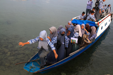 PERJUANGAN PELAJAR KE SEKOLAH DI KABUPATEN MUNA