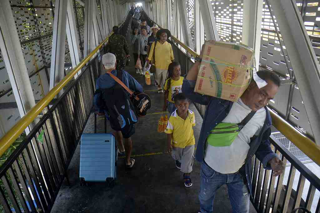 PUNCAK ARUS LIBUR NATAL DAN TAHUN BARU 
